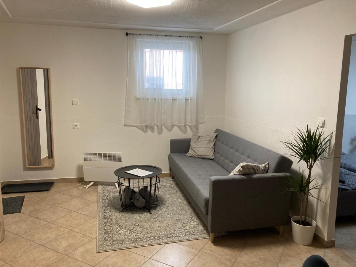 Apartamento Deduv Sklep Hlohovec Exterior foto