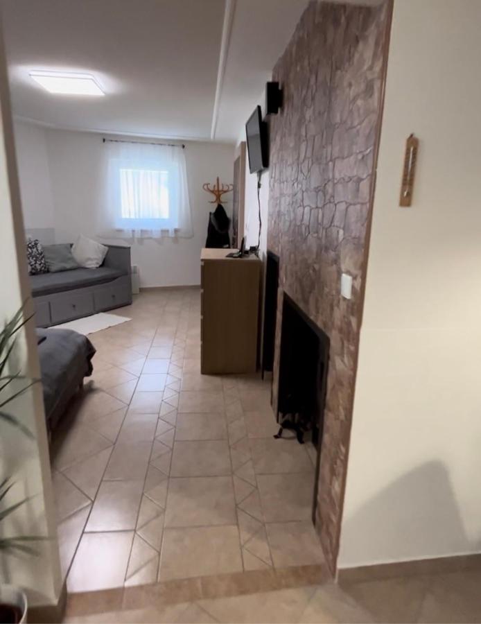 Apartamento Deduv Sklep Hlohovec Exterior foto